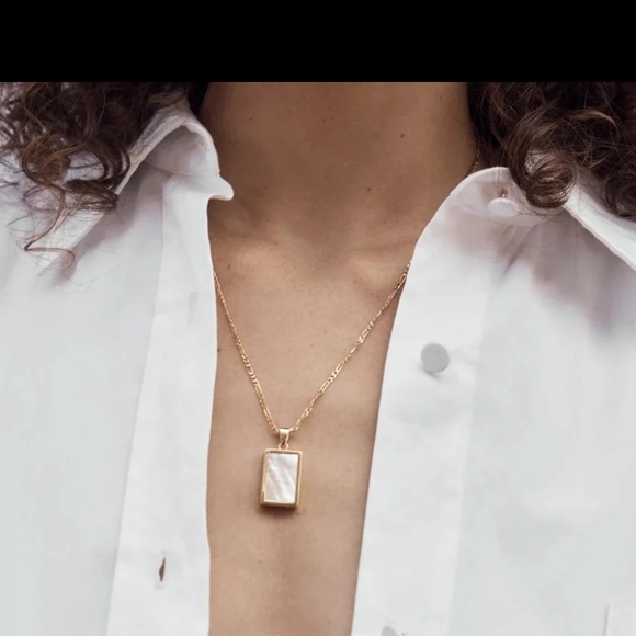 Necklace mother of shell. Non tarnish.. - Picture 3 of 4